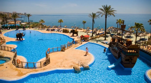 Полулюкс Holiday World Resort Affiliated by Meliá