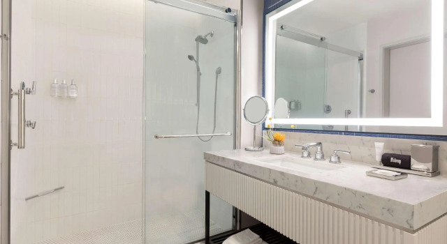 Двухместный номер Standard 106 Jefferson Huntsville, Curio Collection by Hilton