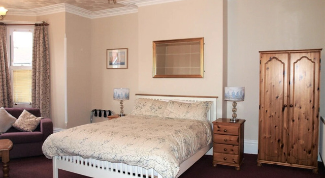 St Margaret's Lodge Guest House, Забронировать Гостевой дом Саутси Хэмпшир