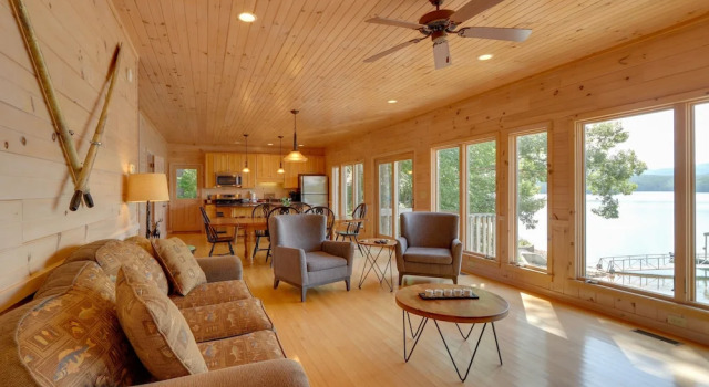 Коттедж Mountain View Cabin on Lake Blue Ridge: Hot Tub