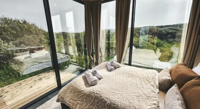 Коттедж с красивым видом из окна Basecamp Tiny House Eco-resort IJmuiden