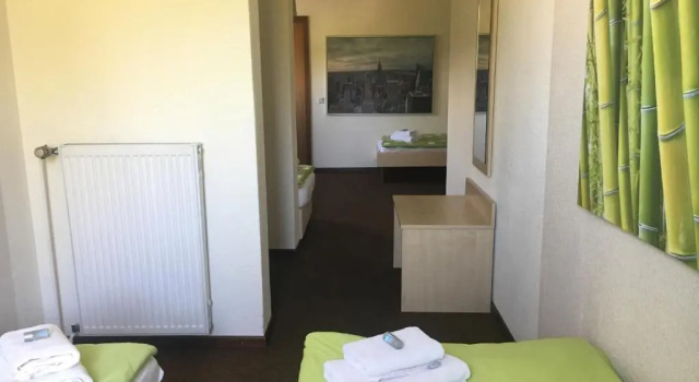 Четырёхместный номер Standard Adam Hotel