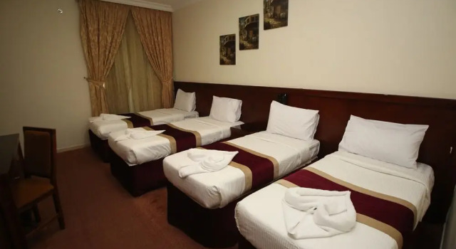Al Zahra Al Kheir Hotel, Забронировать Отель Отели Медины с бассейном, рядом с Ворота короля Фадха в мечети Масджид ан-Набави, Бассейн