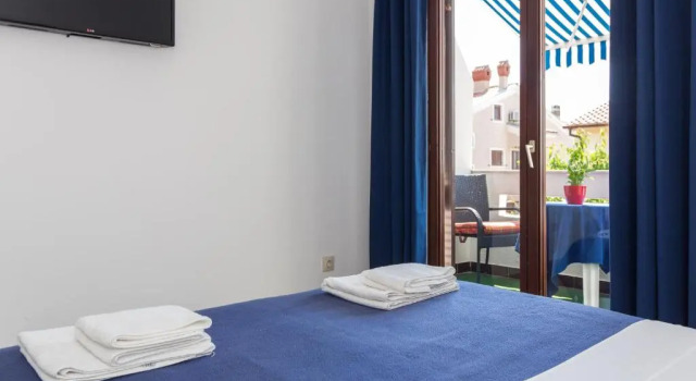Guesthouse Nihada, Prenota Hotel Hotel a Isole Quarnerine con parcheggio, Parcheggio
