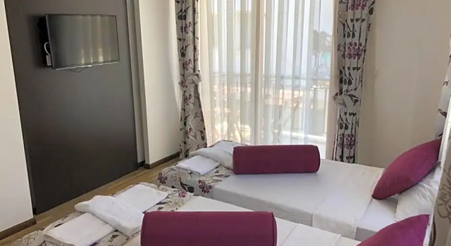Двухместный номер Standard с балконом и с красивым видом из окна Hermes Hotel
