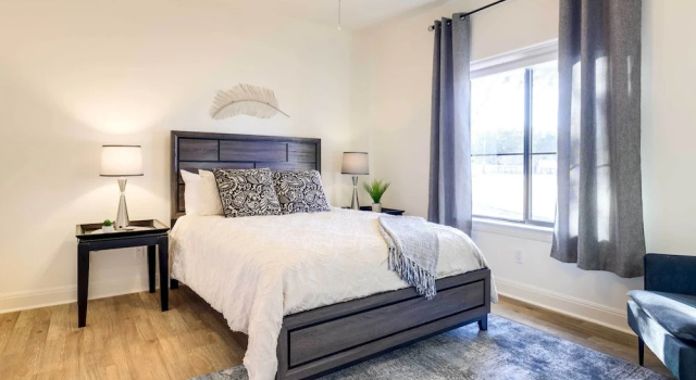Коттедж с 4 комнатами Stylish Home w/ Hot Tub ~ 4 Mi to Canyon Lake
