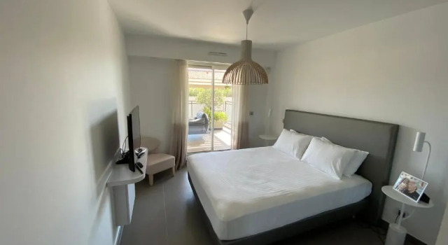 T4 Standing Exclusive Resort, Забронировать Курортный отель Отели Сен-Тропе с парковкой, рядом с Cimitière Marin, Парковка