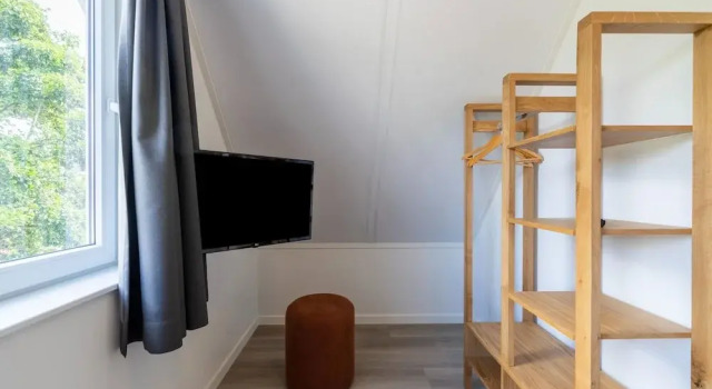 Waterside Retreat Sauna, Garden and Fishing Jetty, Book Vacation Home Simonshaven 