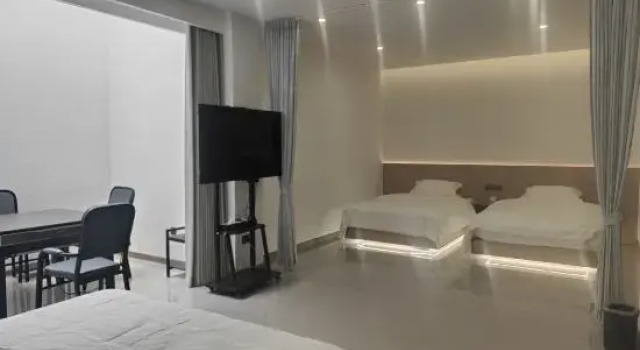 Люкс Mangshi Yunbo Shijin Homestay (Mangshi Square)