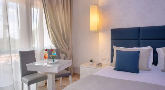 Двухместный номер Superior с балконом и с частичным видом на море Nastro Azzurro Resort