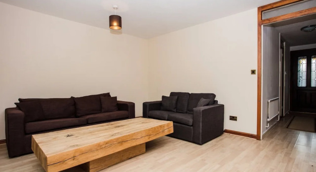 3 Bedroom House with Terrace Near Canada Water Underground Station