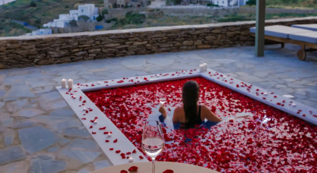Люкс с видом на бассейн Aeolis Tinos Suites