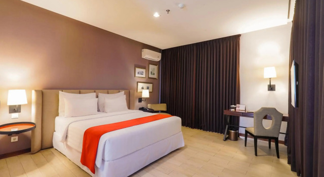Royal Padjadjaran Hotel, Book Hotel Hotels in Bogor with a Pool, near Kencana Park, Swimming Pool