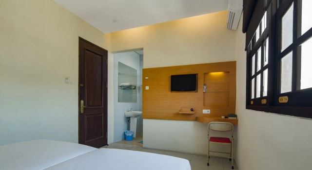 ZEN Rooms Basic Kupang Baru