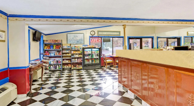 Knights Inn Charlotte South, Забронировать Отель Отели Шарлотте с парковкой, Парковка