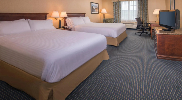 Четырёхместный номер Standard Holiday Inn Express State College at Williamsburg Square by IHG