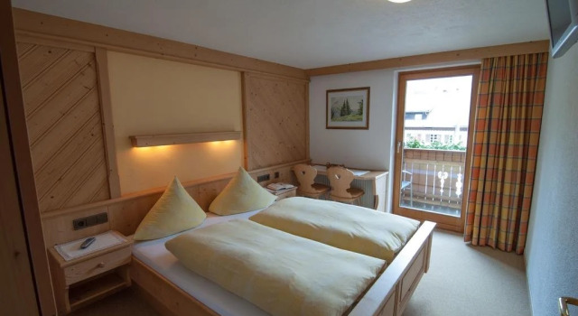 Pension Strolz, Rezerwuj Hotel Hotele w Tyrol z parkingiem, Parking