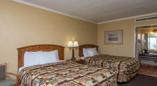 Четырёхместный номер Standard Tombstone Lookout Lodge, SureStay Collection by Best Western