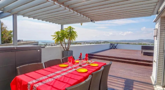 Апартаменты Elora Penthouse with Sea Views by Hello Homes Sitges