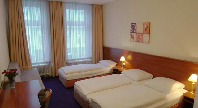 Четырёхместный номер Standard Hotel Terminus am Hauptbahnhof & ZOB