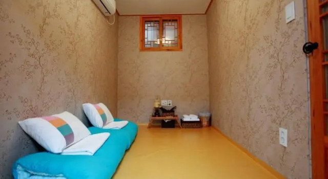 Hue N Hue Hanok Guesthouse, Забронировать Отель Чонногу Сеул, рядом с Chongga Kimchi World