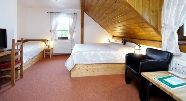 Номер Deluxe Дуплекс с 2 комнатами Wellness Hotel Holzberg - krytý relaxační bazén, dětský bazén, whirlpool, sauna, restaurace, bowling, venkovní hřiště, herna, pingpong, billiard