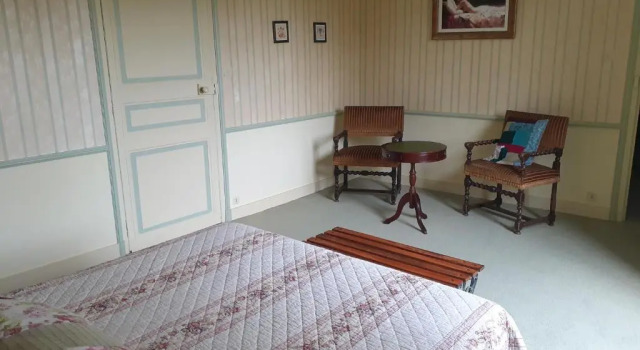 Люкс с видом на сад Château des Bretonnières sur vie - Maison dhôtes et gîte 4 personnes