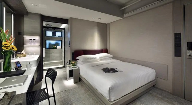 Кровать в общем номере Xi Hotel