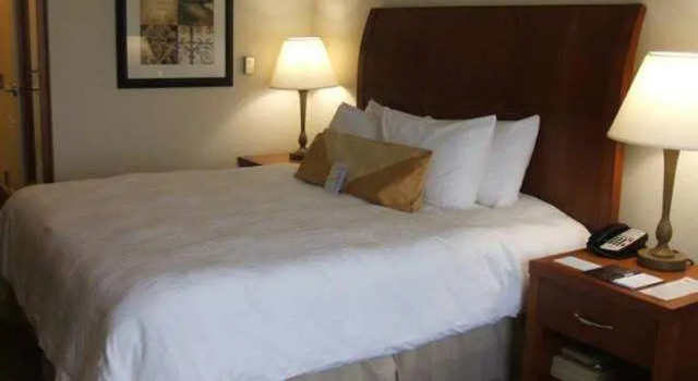 Кровать в общем номере Hilton Garden Inn Memphis/Southaven