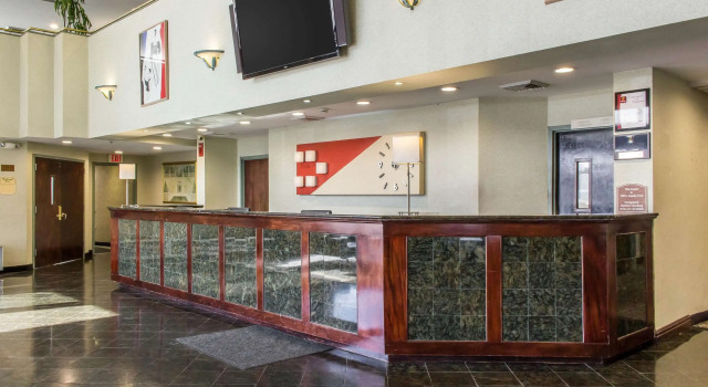 Clarion Hotel & Conference Center Ronkonkoma MacArthur Airport