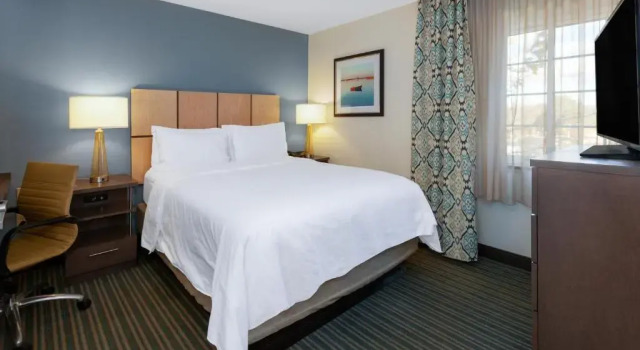 Люкс c 1 комнатой Candlewood Suites-West Springfield by IHG