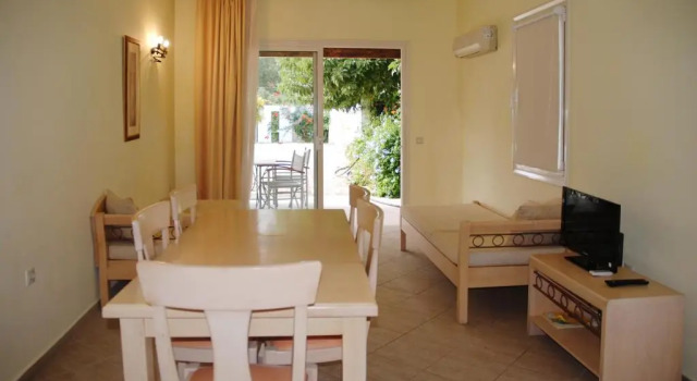 Семейный номер Standard с видом на сад Almiros Apartments