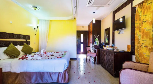 Полулюкс с балконом и с видом на сад Lake Bogoria Spa Resort