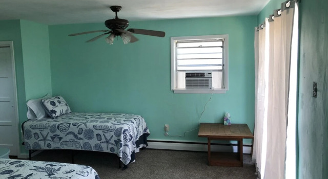 Коттедж Beach Front On The Bay In Our Rustic, Pet Friendly Cottage 4 Bedroom Cottage by RedAwning