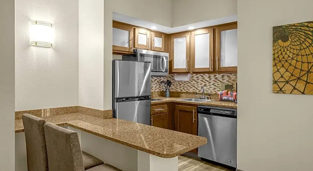 Четырёхместный номер Standard с 2 комнатами Staybridge Suites Chattanooga-Hamilton Place by IHG