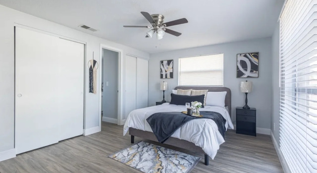 Sleeps 6 Hot Tub Fenced Yard Cozy Chic