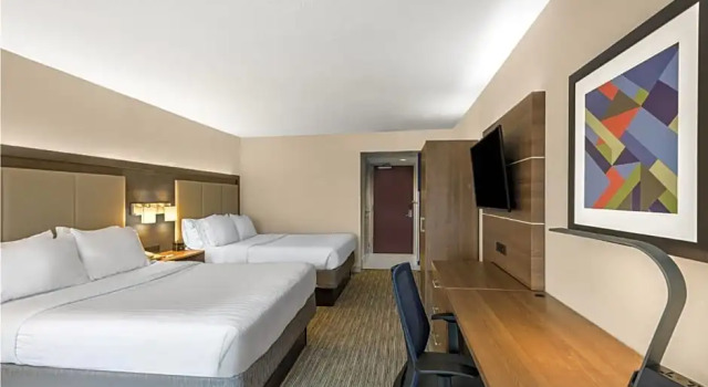 Четырёхместный номер Executive Country Inn & Suites by Radisson, Downtown Albany New York