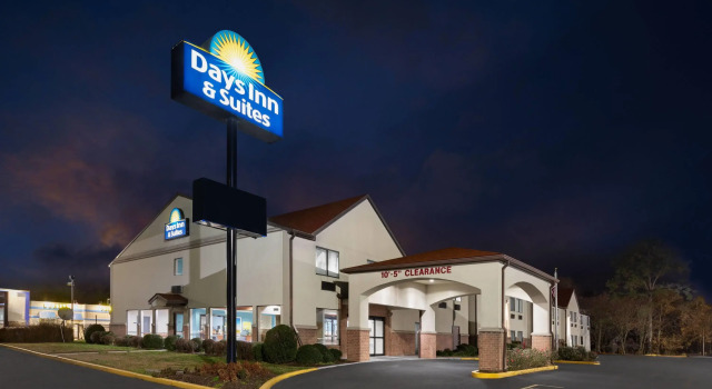 Days Inn & Suites by Wyndham Seaford, Забронировать Отель Отели Philadelphia Metropolitan Area с бассейном, Бассейн