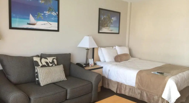 Четырёхместный номер Standard Cove Motel Oceanfront