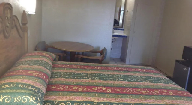 Apple Valley Motel, Rezerwuj Motel Hotele w Apple Valley z parkingiem, Parking