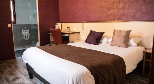 Номер Comfort Brit Hotel Landivisiau