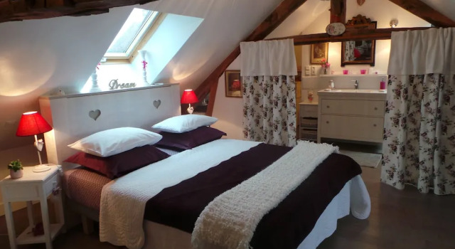 Chambre d'Hôtes Clos De La Haute Rivière, Забронировать Отель Отели Orne с завтраком, Завтраки