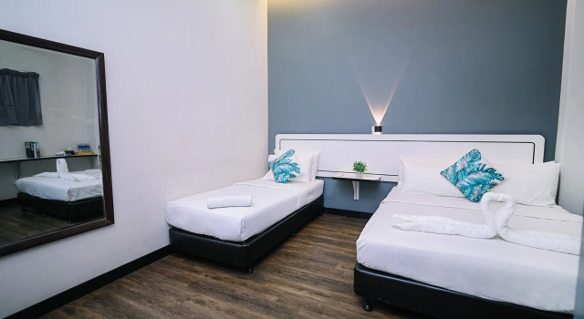Трёхместный номер Deluxe Hotel Zamburger Shah Alam