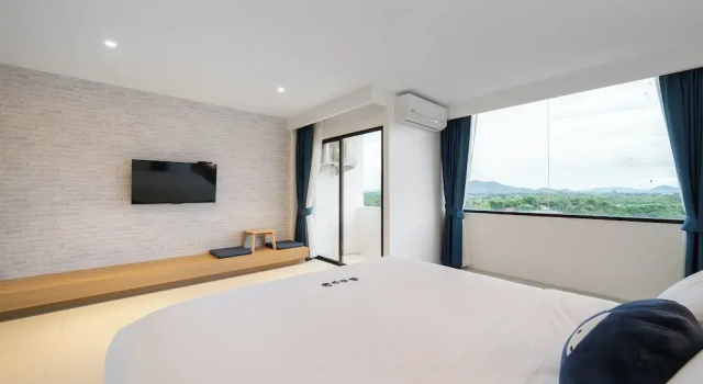 Двухместный номер Standard с балконом и с видом на горы Kokotel Rayong Beachfront