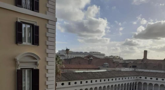 Трёхместный номер Grand с балконом и с частичным видом Camere con vista sul Chiostro Di Michelangelo