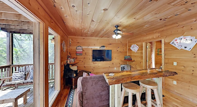 New Listing! Epic W/ Game Room & Hot Tub 2 Bedroom Cabin, Забронировать Дом для отпуска Севьервилл Great Smoky Mountains National Park