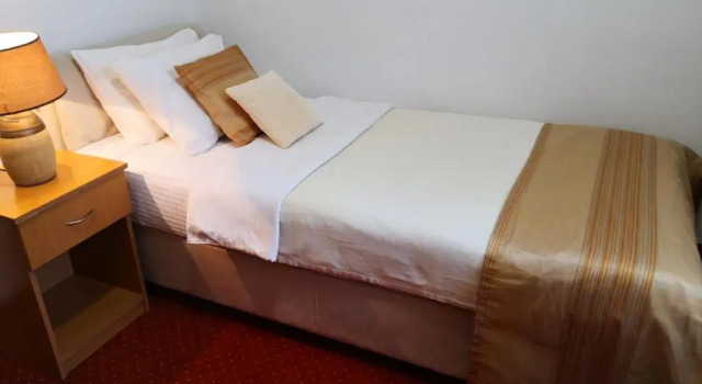 Hotel N, Забронировать Отель Отели Вождовац с парковкой, Парковка