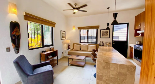 Renovated 1 Bdrm Guest House -walk to Everything -bikes -gym - Pickleball Court, Book Guesthouse Ajijic 
