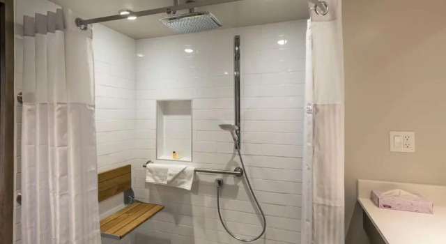 Трёхместный номер Standard Hôtel & Suites Normandin Lévis