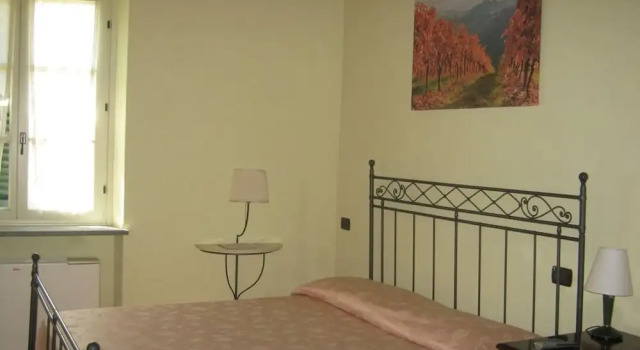 Agriturismo Podere La Piazza, Prenota Hotel Costigliole dʼAsti Piemonte
